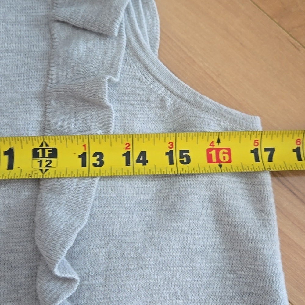 Madewell Ruffle Gray Knit Sleeveless Sweater Top Size SMALL - Picture 6 of 6